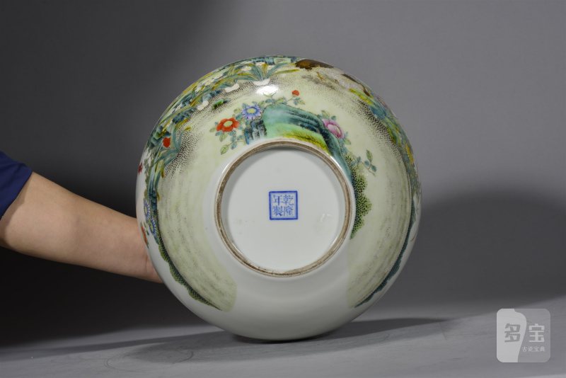 民国 粉彩「安居乐业」图天球瓶 - 图6